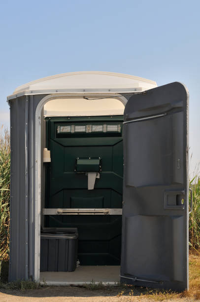 Best Porta potty delivery and setup  in Buckner, MO